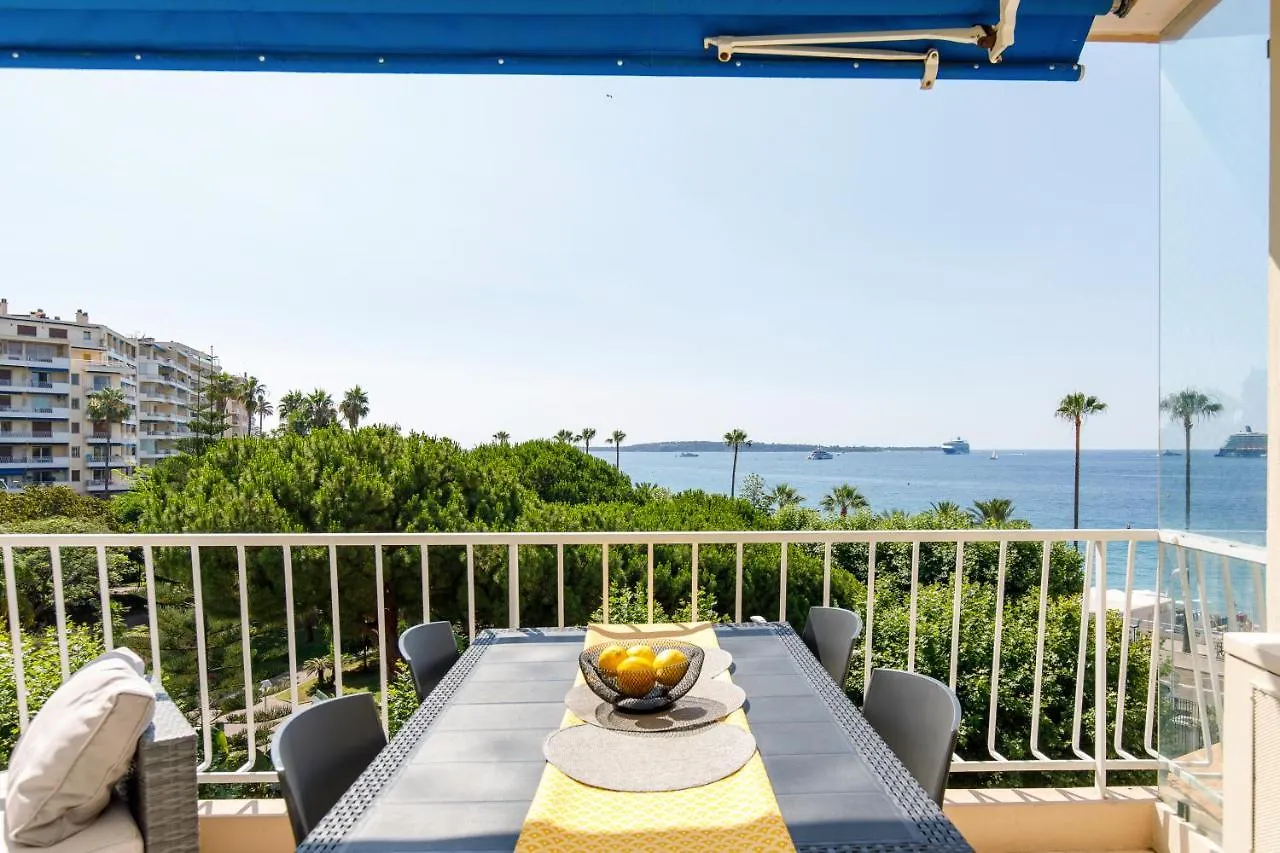 Vue Mer Exceptionnelle Sur Plage Du Midi En 1Re Ligne- 2 Chambres Cannes 0*,  France