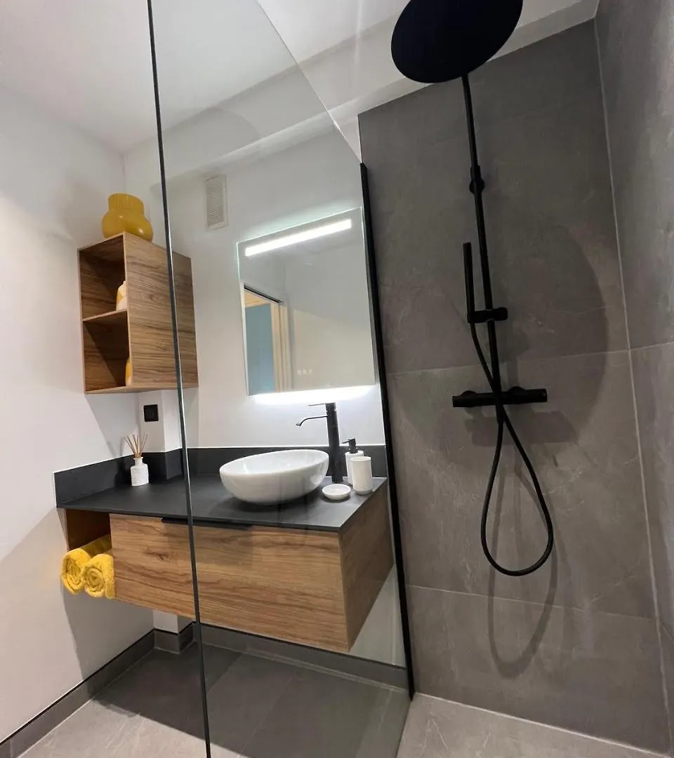 Vue Mer Exceptionnelle Sur Plage Du Midi En 1Re Ligne- 2 Chambres Cannes France